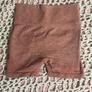 SHEIN • seamless scrunched butt workout shorts